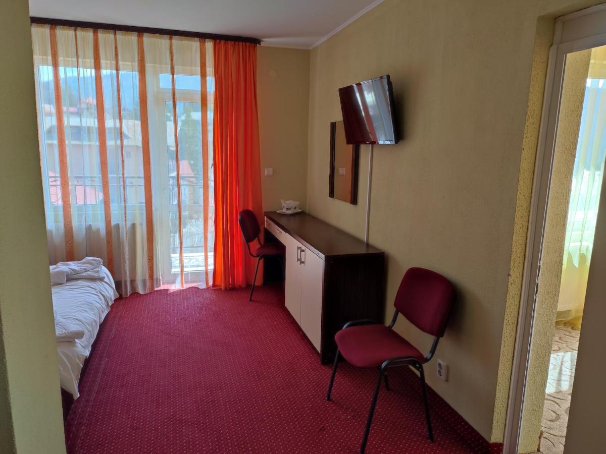 Hotel Iri Buşteni Exterior foto